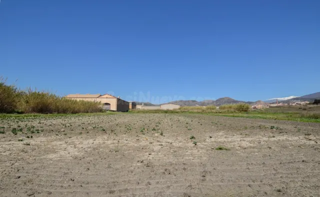 VENTA DE FINCA EN MOTRIL