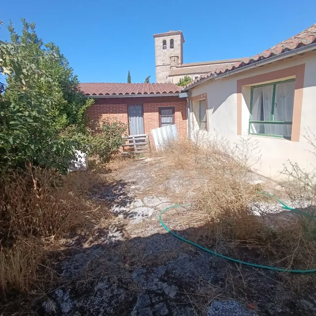 Bonita casa de pueblo con patio — 21