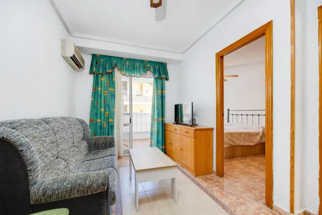 Apartamento de dos dormitorios a escasos 150 metros de la playa del cura, en torrevieja — 8