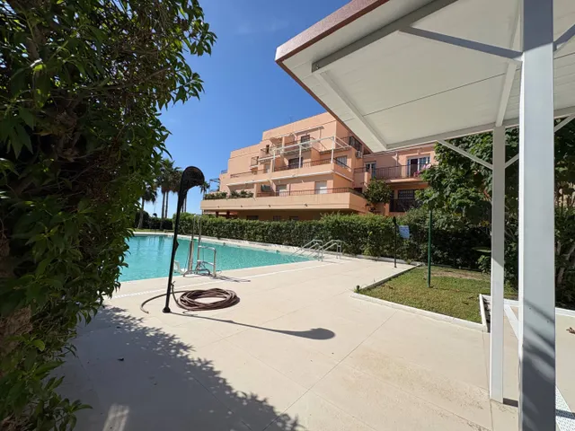 Encantador Apartamento en Primera Línea de Playa en Salobreña — 2