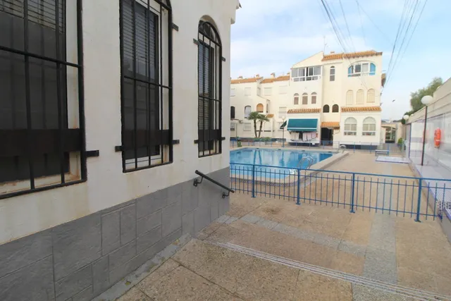 Estudio en residencial con piscina — 24
