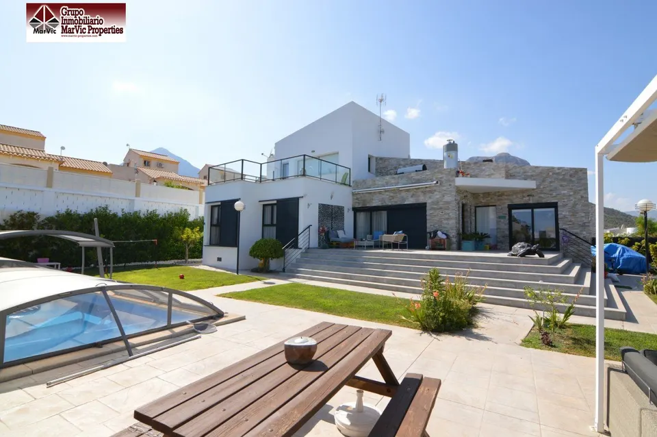 Chalet en Polop en urbanizacion Alberca