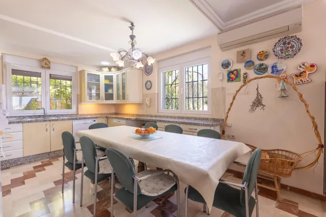 ESPECTACULAR CASA CON PISCINA EN LAS GABIAS — 12