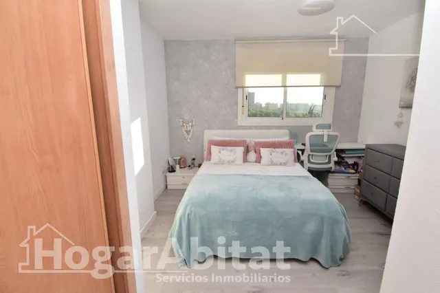 Luz, amplitud y confort familiar en este exclusivo piso esquinero en residencial con piscina, garaje y trastero — 24