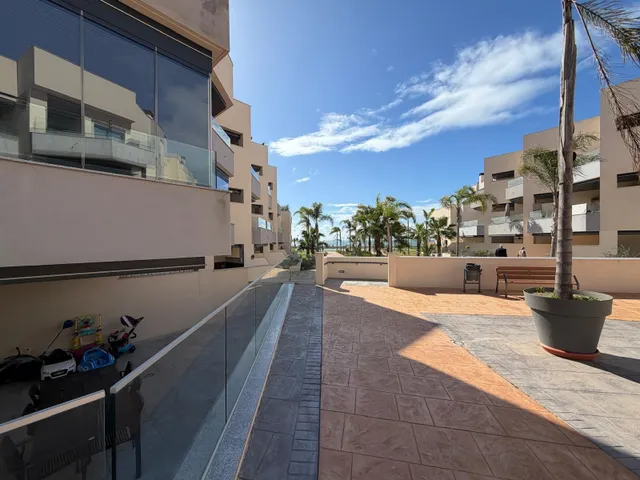 Piso con vista al Mar 300 m del mar. El residencial es el lugar perfecto para disfrutar de la vida frente al mar — 22