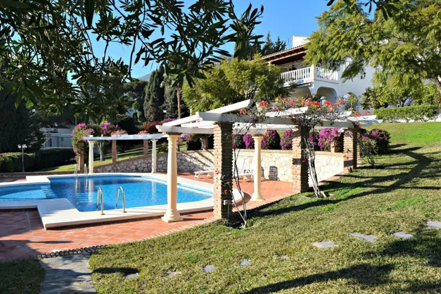 Espectacular villa de 800m2 con preciosas vistas panorámicas al mar en Benalmádena — 2