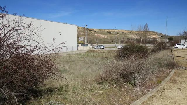 VENTA DE PARCELA INDUSTRIAL EN EL SOTILLO, SEGOVIA. - foto 2