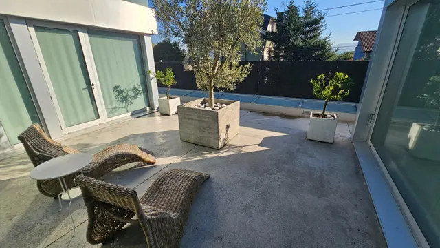 EXCLUSIVA PROPIEDAD CON PISCINA, ASCENSOR Y GRAN GARAJE EN CULLEREDO — 11