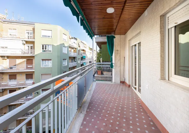 PISO DE 5 DORMITORIOS EN CALLE RECOGIDAS — 5