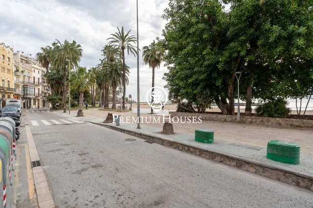 Local comercial en primera linea de mar en el centro — 16