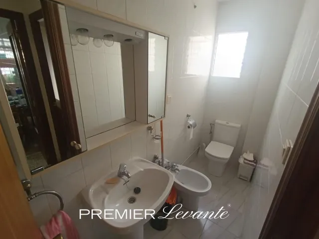 Amplio y luminoso piso en el centro de Villajoyosa — 11