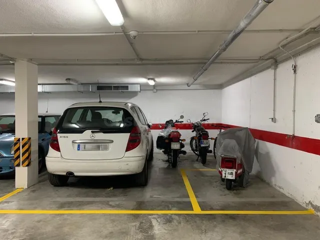 Garaje de moto en Sevilla - foto 3