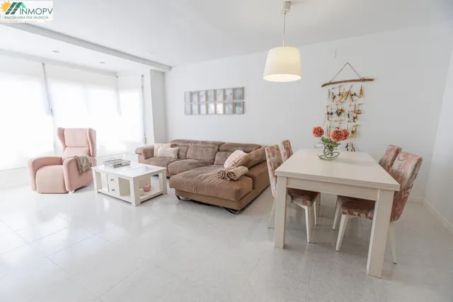 SE VENDE AMPLIO PISO ZONA MERCADONA DE 4 DORMITORIOS, 2 BAÑO - foto 2