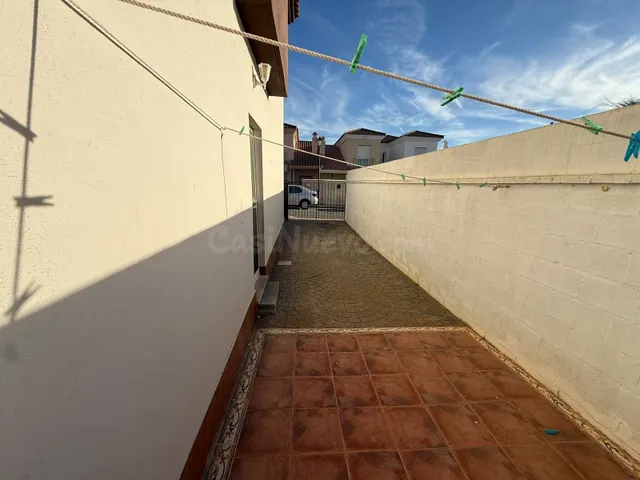 CHALET ADOSADO EN ESQUINA CON PISCINA COMUNITARIA EN FUENTE  - foto 4