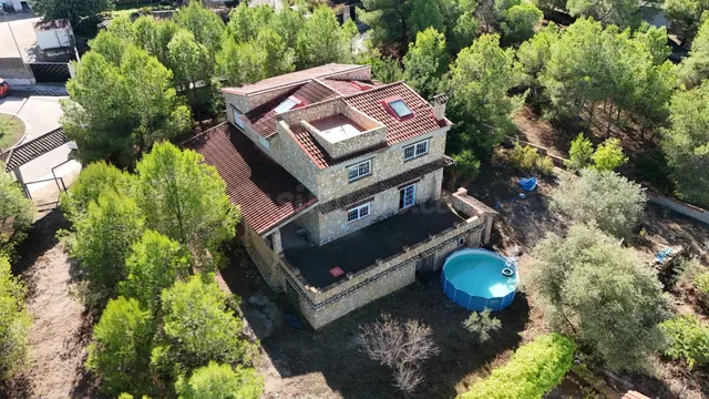 CHALET URBANO EN URB PINAR DE CASINOS — 3