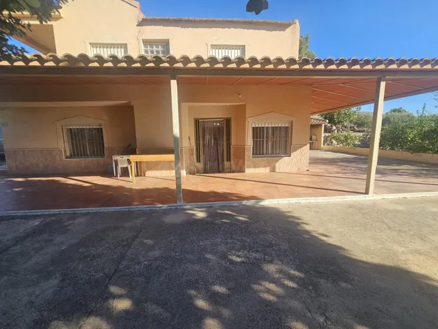 SE VENDE FINCA DE REGADIO CON GRAN CASA EN LA COSTERA, ALHAM - foto 2