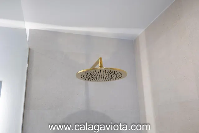 Planta baja con piscina privada y amplias terrazas — 19