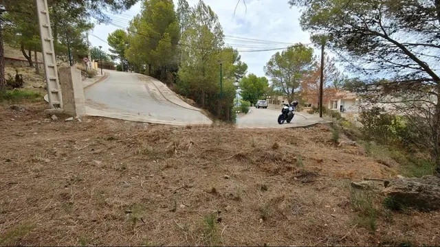 OPORTUNIDAD PARCELA URBANA EN URBANIZACION LA SERRETA — 2
