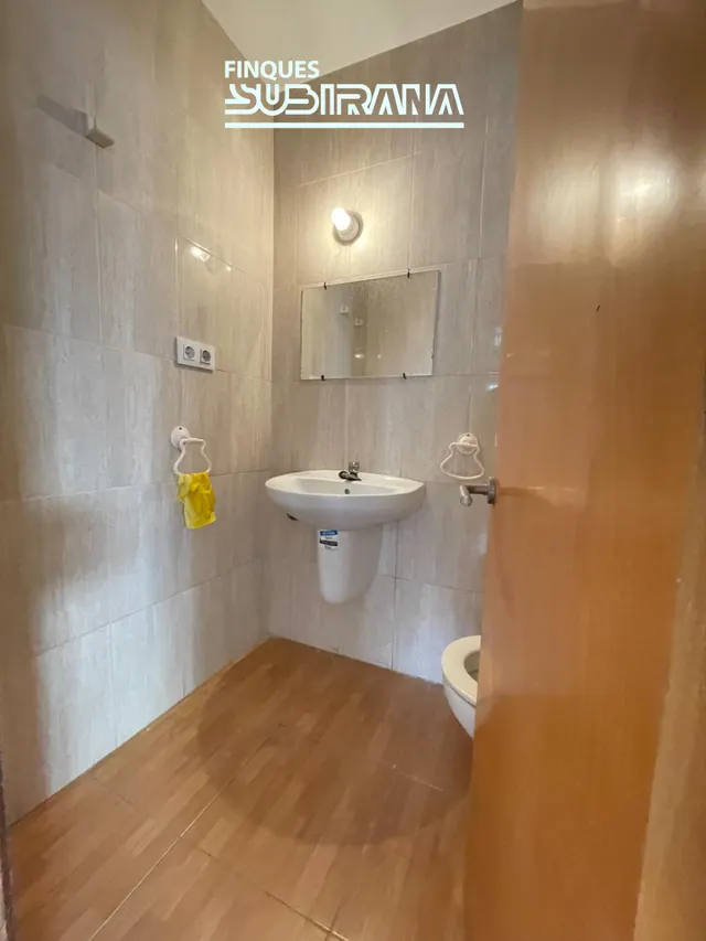 LOCAL COMERCIAL AMB POSSIBILITAT DE CANVI D'ÚS A HABITATGE A VILANOVA DEL CAMÍ — 3