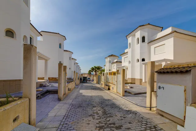 Villa Independiente en San Fulgencio, 3 dormitorios, 3 baños — 36