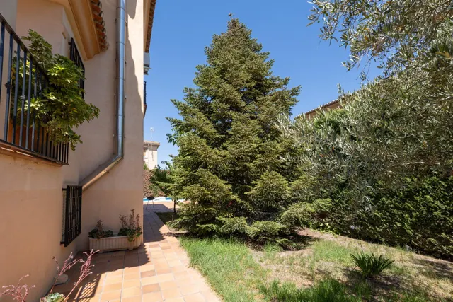 Preciosa Casa Pareada en Urbanización El Ventorrilo (Vegas del Genil) — 44
