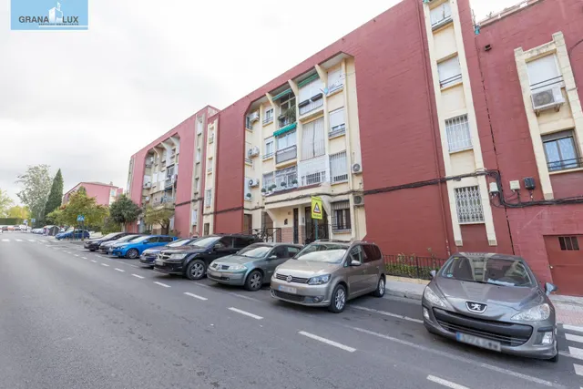 Piso ideal para inversión con alta rentabilidad junto a facultades de  Cartuja en Granada — 36