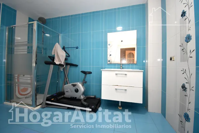 AMPLIA CASA CON GARAJE Y GRAN TERRAZA Y UNA SEGUNDA VIVIENDA — 39