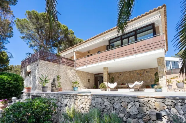 Casa independiente con piscina en Costa de la Calma