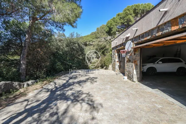 Casa en venta en plena montaña con piscina y vistas al mar en Cabrera de Mar — 35