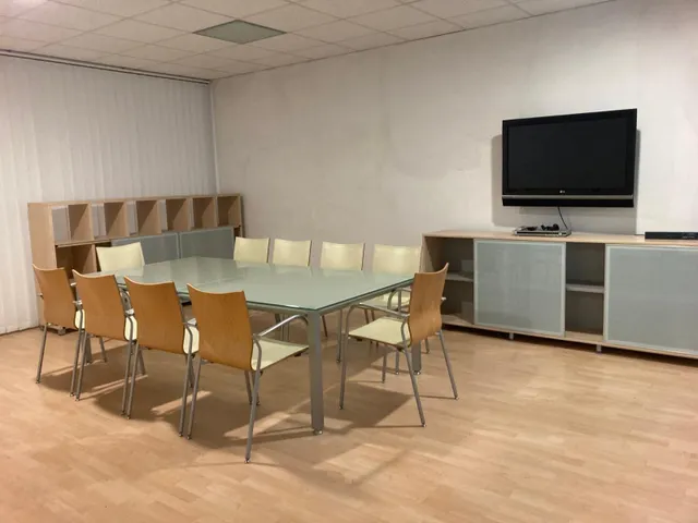ALQUILER DE OFICINA, EN CENTRO DE EMPRESAS — 26
