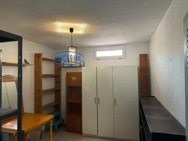 Bungalow de 260 m2 con jardín, buhardilla y garaje en urbanización con piscina en Ciudad Jardín, Alicante — 25