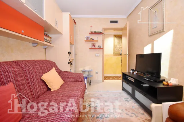 ESPACIOSO PISO CON DOS PLAZAS DE GARAJE Y DOS TRASTEROS EN EL CENTRO — 27