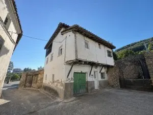 CASA PARA REFORMAR EN POYALES DEL HOYO ubicación INMEJORABLE - foto 4