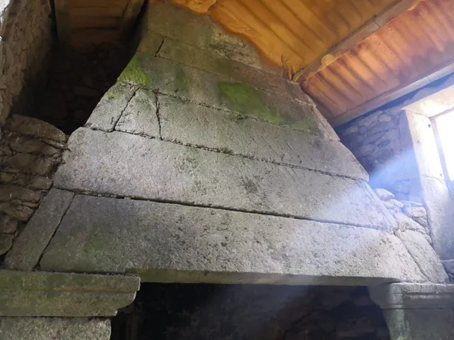 Conjunto de viviendas semirestauradas en Baio — 15