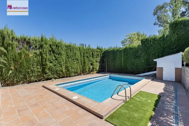 CASA PAREADA EN LA ZUBIA CON PISCINA, ZONA DE BARBACOA Y JAR - foto 3