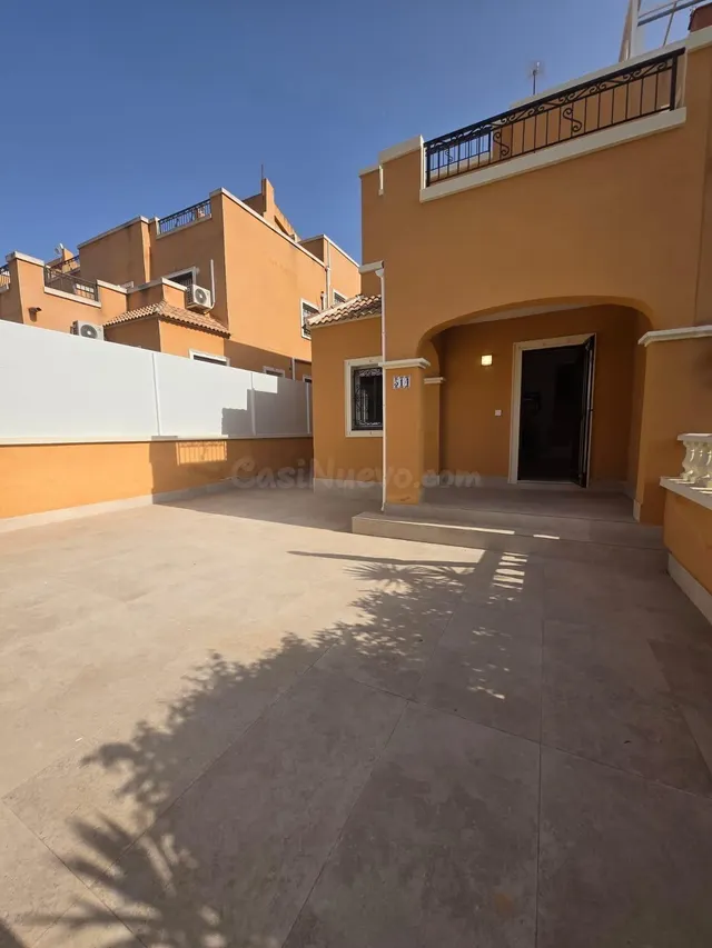 Gran chalet en orihuela : 3 hab, 2 baño — 4