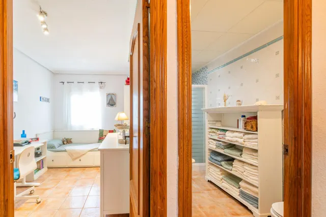 Chalet pareado con piscina, amplia parcela y alta eficiencia energética en Los Balcones — 19