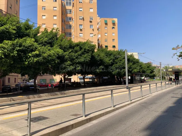 AMPLIA VIVIENDA DE 4 DORMITORIOS Y ASCENSOR EN CAROILINAS AL