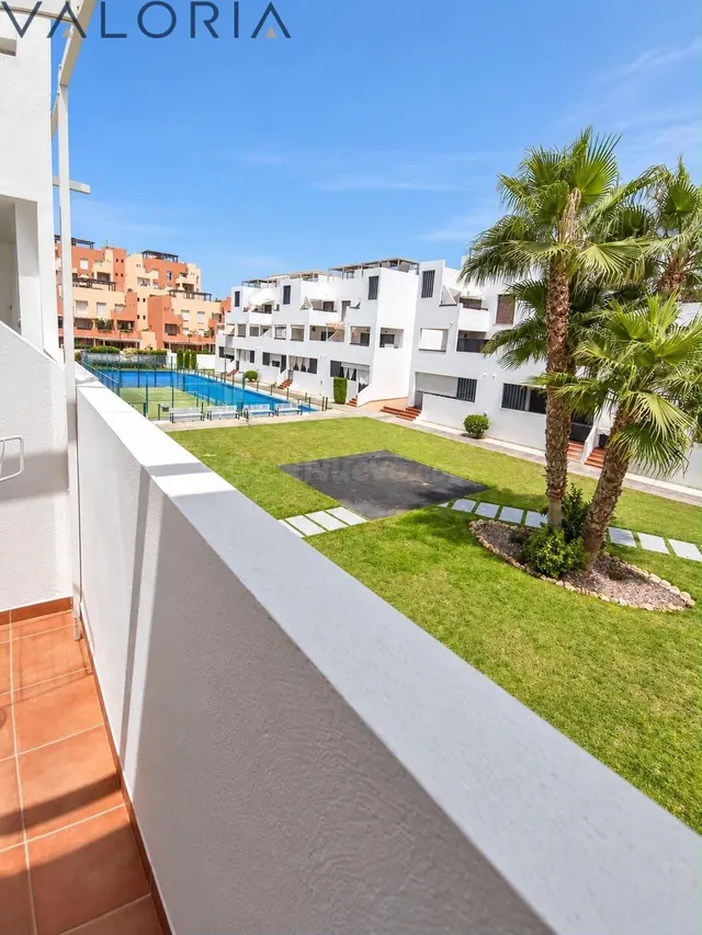 Apartamento con amplia terraza, garaje y trastero en Residen - foto 3