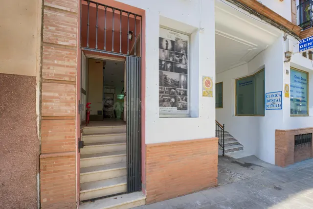 Local de 204 m2 en la principal calle comercial de Sanlúcar  - foto 3