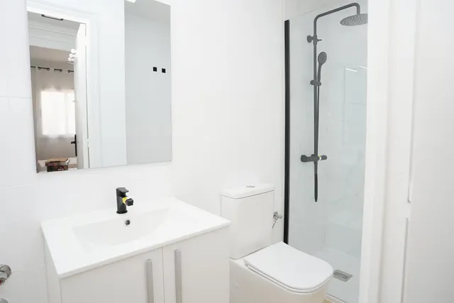 Bungalow en planta baja con licencia turística, piscina y garaje – ¡ideal para inversión! — 18