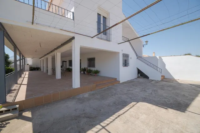 GRAN PARCELA CON VIVIENDA UNIFAMILIAR, 3 APARTAMENTOS, PISCINA Y VISTAS PANORÁMICAS EN PADUL (GRANADA) — 1.430 m2 DE TERRENO — 13