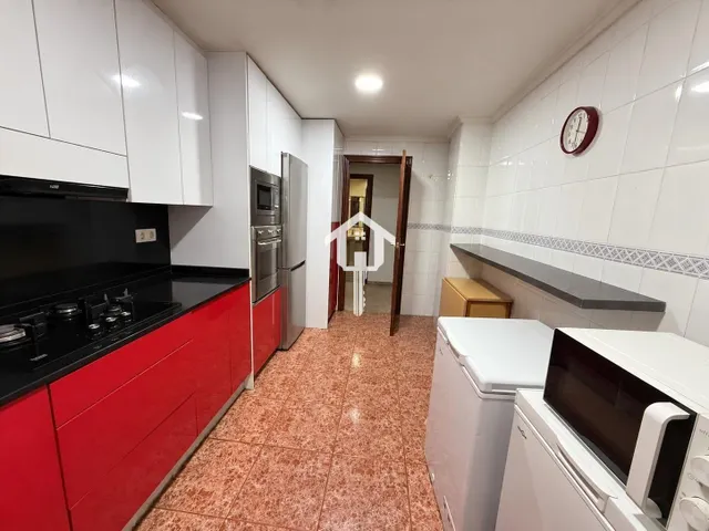 PISO EN VENTA EN ALICANTE. ZONA DE LA FLORIDA. 114m2, 3 habitaciones DOBLES, 1 BAÑO COMPLETO Y UN ASEO. PRIMERA PLANTA CON ASCENSOR. — 12