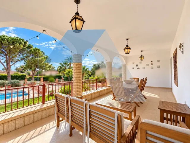 Chalet en parcela urbana con piscina privada en san vicente del raspeig — 49
