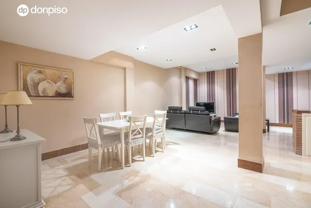 ADOSADA EN URBANIZACIÓN EN HUETOR VEGA — 30