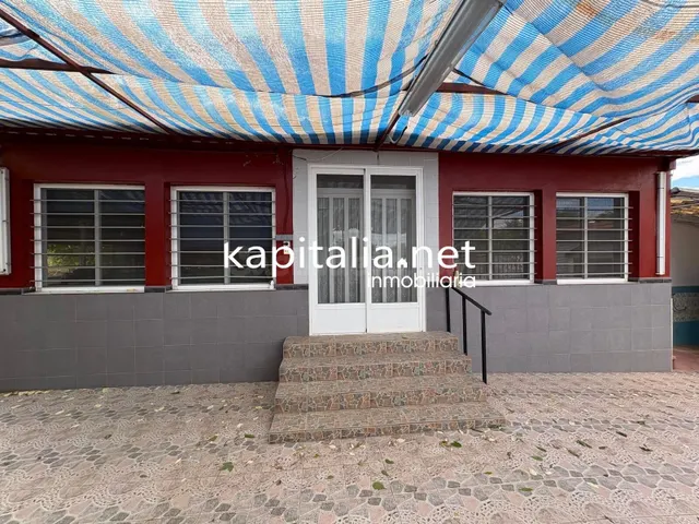 ESTUPENDO CHALET A LA VENTA CON LUZ Y PISCINA A TAN SOLO 5 M - foto 5