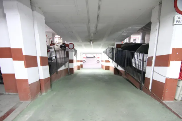 Se vende plaza de aparcamiento para coche mediano zona Bon Preu — 4