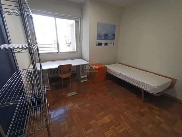 Interesante piso, incluye plaza de garaje, Sector Universidad. — 27