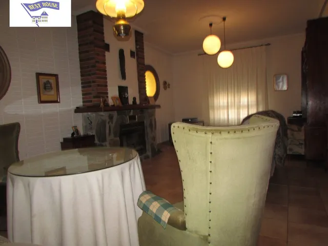 CHALET CON 2000 M2 DE PARCELA — 37