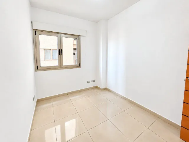Vistas al mar, balcón y suite principal en León y Castillo — 27